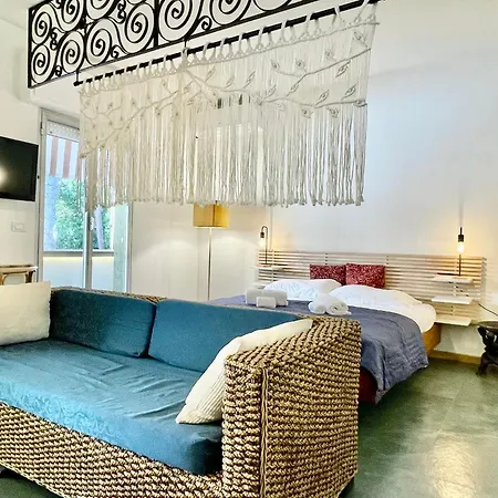 Bilocale Con Balcone E Piscina A