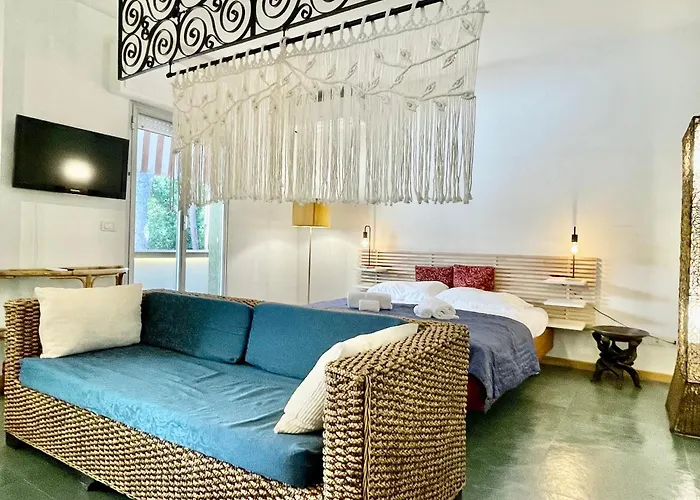 Bilocale Con Balcone E Piscina A