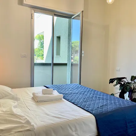 Bilocale Con Balcone E Piscina A Apartament *