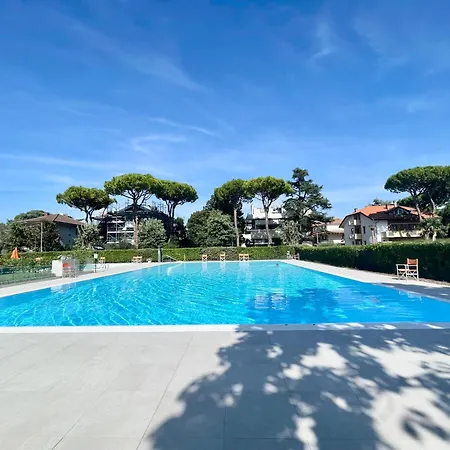 Bilocale Con Balcone E Piscina A * Riccione