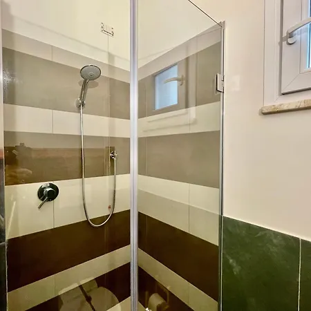 Apartament Bilocale Con Balcone E Piscina A