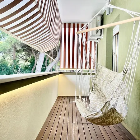 Bilocale Con Balcone E Piscina A *