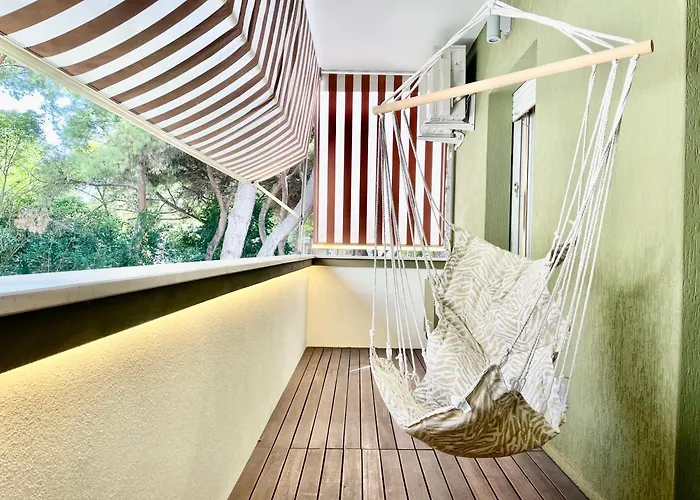 Bilocale Con Balcone E Piscina A *