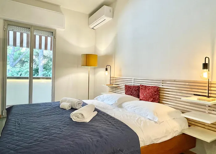 Bilocale Con Balcone E Piscina A Apartman *