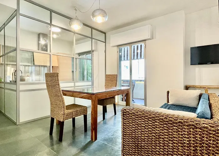 Apartman Bilocale Con Balcone E Piscina A *